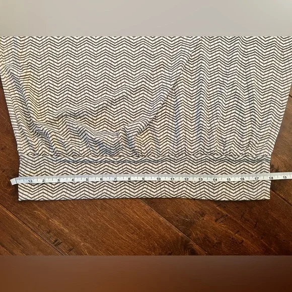 Max Studio • geometric Wrinkle-free Stretchy Soft Brown Tan White Red Top Medium - Picture 7 of 8